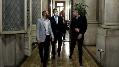 Sergio Massa, Máximo Kirchner y Martín Guzmán en el Congreso el día de la sesión por el impuesto a las Ganancias en Diputados.