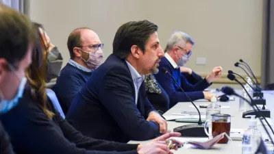 Trotta evaluó con especialistas medidas para incrementar la presencialidad