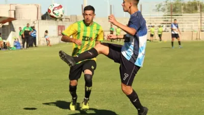 Universitario y Atlético Paraná celebraron en el cierre de la primera fecha