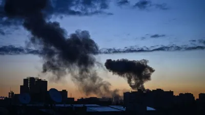 La cartera de Defensa de Rusia confirmó que lanzó misiles hipersónicos para destruir depósitos de armas subterráneos en la localidad de Deliatin.