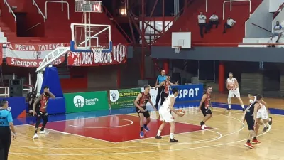 Básquet: Unión venció a Colón en el clásico santafesino que inauguró la Liga Argentina