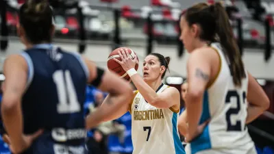 Con la entrerriana Diana Cabrera, “Las Gigantes” jugarán semifinales del Sudamericano