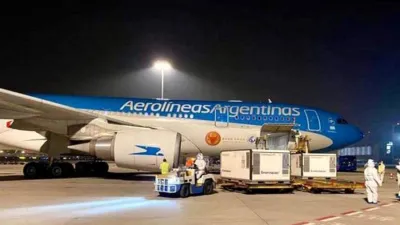 Llegaron al país otras 800 mil dosis de la vacuna Sputnik V
