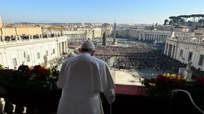 En su mensaje navideño, Francisco pidió el fin inmediato de la “insensata” guerra entre Rusia y Ucrania.