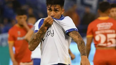 Vélez le ganó a Arsenal en un partido clave en la lucha por evitar el descenso