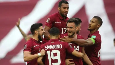 Venezuela se reencontró con el gol y superó a Chile por primera vez como local