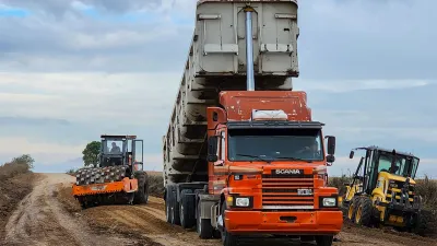 Vialidad provincial inició el mejoramiento de los caminos de uso productivo y social.