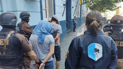 Los dos detenidos quedaron alojados en la Jefatura Departamental de Policía de Victoria.