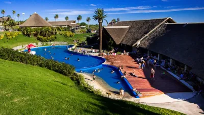 El Hotel Resort estará ubicado en la entrada a las termas de Victoria. 