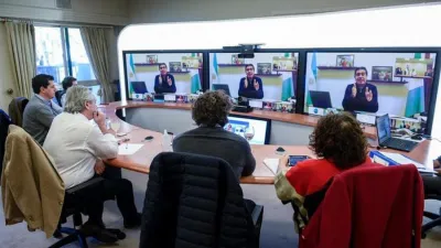 A través de videoconferencia desde Olivos, el Presidente dialogó con el jefe de gobierno porteño, Horacio Rodríguez Larreta; y los mandatarios provinciales de Buenos Aires, Córdoba, Chaco y Río Negro. Les adelantó algunas de las medidas que anunciará hoy.