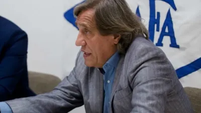 “Fui a la clínica y lo vi muy bien, entero y lúcido”, dijo Villani tras visitar a Maradona