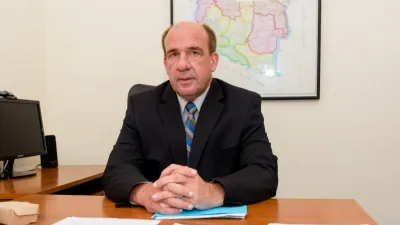 Vitor propone programas de educación financiera y prevención de ciberdelitos