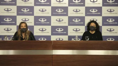 Vizzotti y Nicolini conferencia en Ezeiza