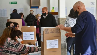 votando