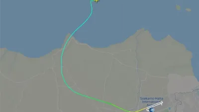 El Boeing 737-500 de la aerolínea Sriwajaya Air perdió contacto minutos después de partir de la ciudad de Jakarta, Indonesia.