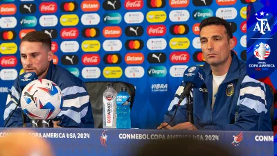 Scaloni y Mac Allister