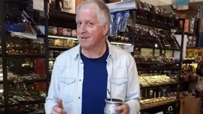 Miguel Ángel Zuvic tenía 69 años y fue encontrado con un disparo en su cabeza dentro de su auto, cerca del lago de esa ciudad bonaerense. 