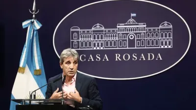 Caputo explicó en las últimas horas cuál fue la estrategia de intervención para frenar la suba del dólar. Reuters