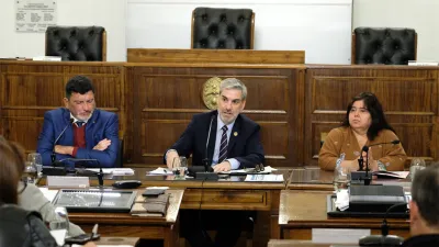 El ministro de Hacienda y Finanzas de Entre Ríos, Fabián Boleas, explicó en la reunión conjunta de las Comisiones de Legislación General, y de Presupuesto y Hacienda, los alcances del proyecto de ley por el que se declara prioritaria la restauración de la sostenibilidad de la deuda pública provincial.