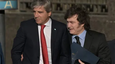 Imagen de archivo de Luis Caputo y Javier Milei.