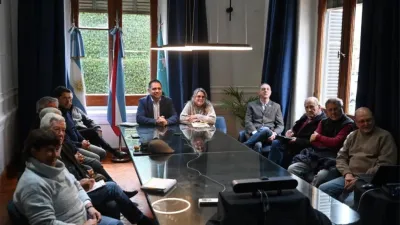 El intendente de Gualeguaychú Mauricio Davico y los ambientalistas afines se reunieron sin acceso a la prensa.