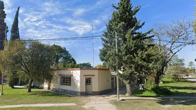 El boliche de Héctor “Ruli” Ronchi en María Grande hace del mostrador un altar cotidiano de la memoria.
