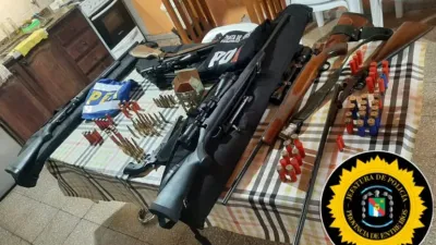 Se secuestró una gran cantidad de armas de fuego.