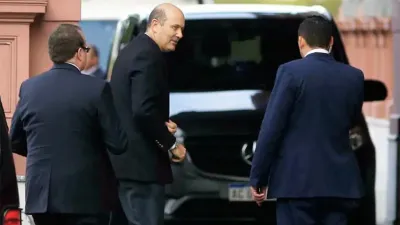 Motosierra. El Gobierno continuó con despidos de empleados, pero volvió a nombrar a funcionarios que no cumplen con los requisitos exigidos por Ley.