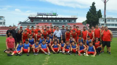 Jugadores, entrenadores y directivos participaron de la foto antes de las finales de formativas.