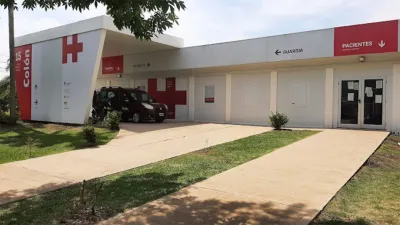 La víctima presenta lesiones graves y es asistida en el Hospital San Benjamín de Colón.