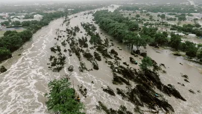 Más de dos decenas de niñas desaparecieron de un campamento en el río Guadalupe, y aún se desconoce el número total de desaparecidos.