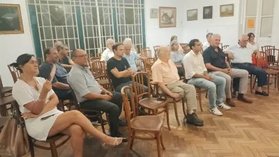 Un arco político amplio se dio cita en la Biblioteca Sarmiento de Gualeguaychú para compartir la presentación del libro de Antonio Tardelli sobre la vida de Montiel.
