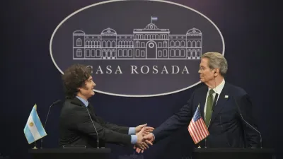 Milei y el secretario del Tesoro de EE.UU., Scott Bessent, el 14 de abril en Buenos Aires