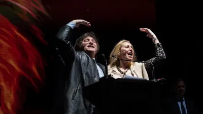 Javier Milei junto a su hermana Karina, involucrada en los audios.