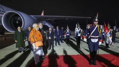 Narendra Modi en el saludo protocolar al llegar al país.