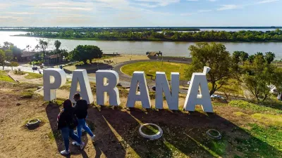 Paraná cartel río de fondo
