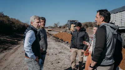 Rogelio Frigerio en Federal recorrió obras de infraestructura vial y viviendas.