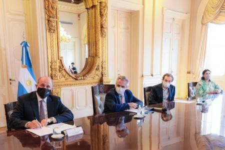 Fernández y Perotti firmaron la inversión para el programa de Inclusión Digital