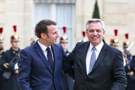 Fernández fue invitado por Macron para participar del Foro de París
