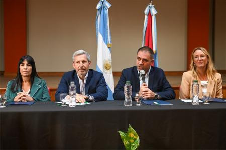 Para los problemas ambientales y sociales de Gualeguaychú, el gabinete provincial no funciona y el Municipio lo acompaña.
