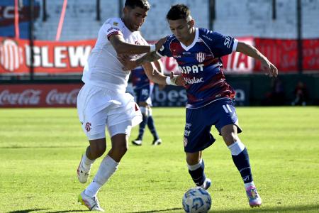 Unión de Santa Fe perdió con Barracas Central ante la mirada de Leonardo Madelón