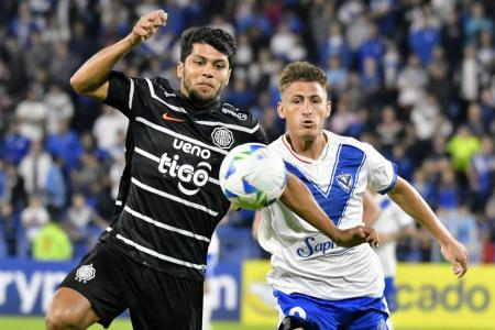 Vélez sufrió el agónico empate de Olimpia y ahora comparte la cima con Peñarol