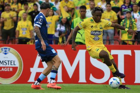 Racing goleó a Bucaramanga y lidera su zona en la Copa Libertadores de América