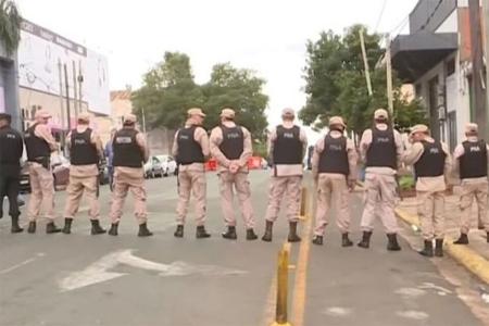 Las Fuerzas Federales llegaron a Misiones para desarticular la protesta policial.