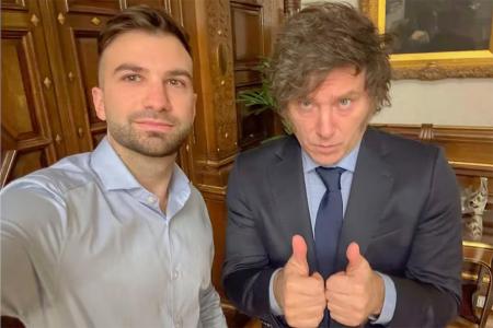 Mauricio Novelli y el Presidente Javier Milei.