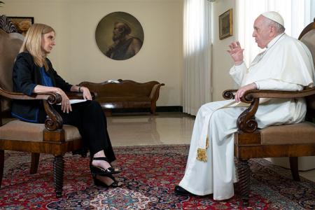 “Usar la crisis para el propio provecho es salir mal de la crisis y, sobre todo, es salir solo”, señaló el Papa en diálogo con Bernarda Llorente de la agencia de noticias Télam.