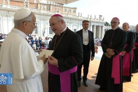 El vicepresidente del episcopado César Daniel Fernández (obispo de Jujuy), se reunió en audiencia con el papa León XIV y lo invitó a visitar al país.