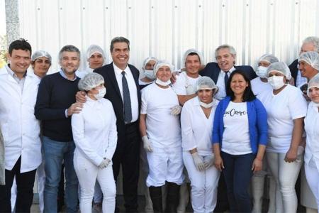 Zabaleta y Fernández estuvieron en Chaco con el gobernador Jorge Capitanich en la Cooperativa Tambo Chaqueño, conformada por beneficiarios del programa Potenciar Trabajo.