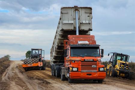 Vialidad provincial inició el mejoramiento de los caminos de uso productivo y social.