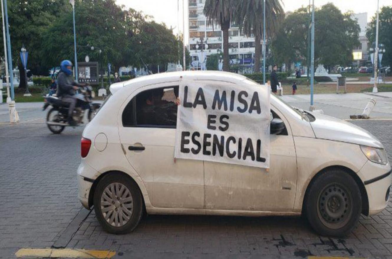 Piden por las misas.
